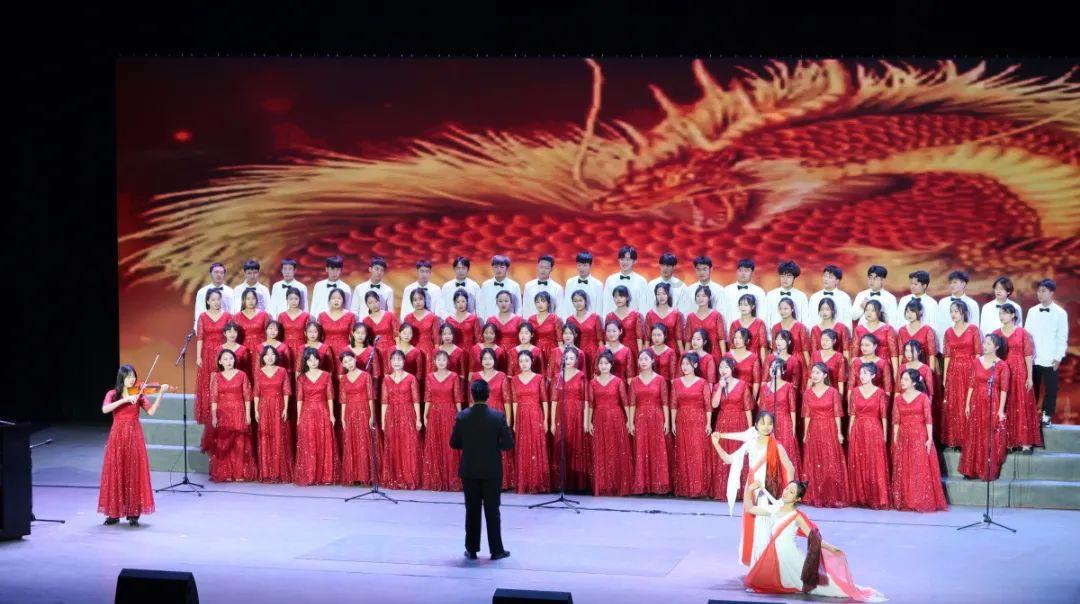 何景明《秋兴八首》其五翻译并赏析？游戏画面